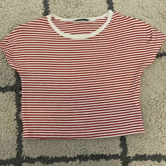 Red and white striped crop top - Picture 1 of 2